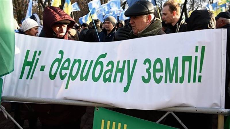 Социолог объяснил, почему тающий электорат Зеленского категорически против продажи земли