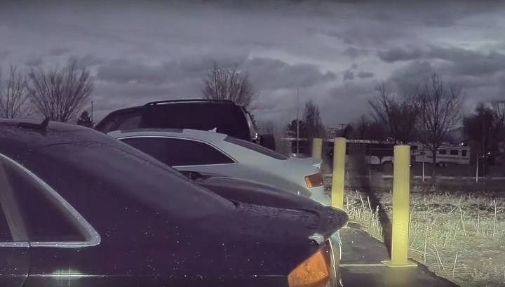 Припаркованная Tesla сняла на свои камеры землетрясение