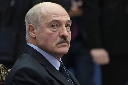 Лукашенко сообщил о вступлении в кризис одной ногой