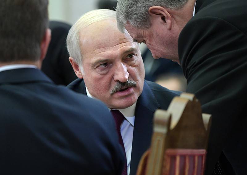 Ушел в отрицание: Лукашенко отказался верить в "коронавирусы" (видео)