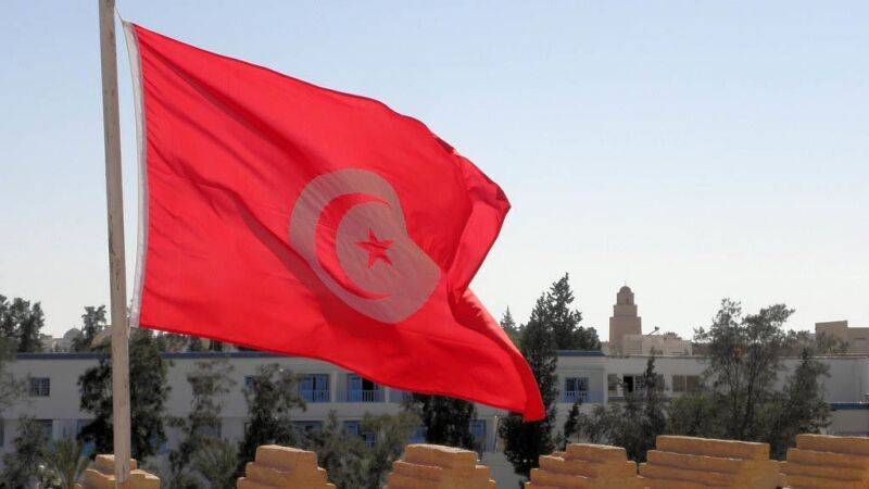 Власти Туниса ввели чрезвычайное положение на фоне коронавируса