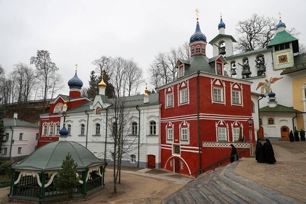 Паломничество в Псково-Печерский монастырь запретили из-за коронавируса