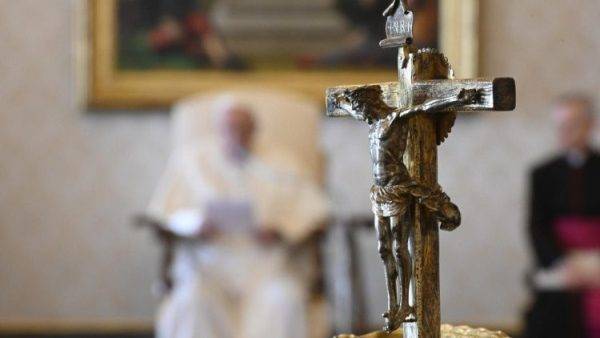 Ватикан отпустил грехи всем заболевшим коронавирусом и медработникам