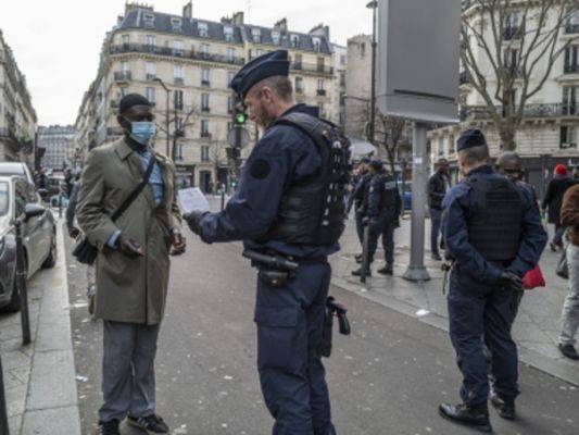 С нарушителями карантина во Франции перестали церемониться