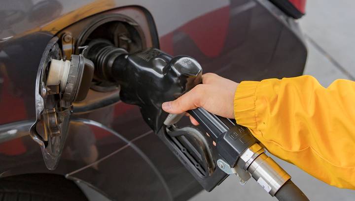 Депутат Госдумы предлагает снизить цены на бензин на автозаправках России