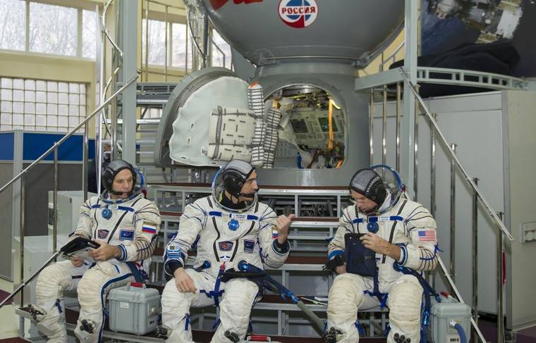 Готовящийся к отправке на МКС экипаж изолировали из-за пандемии