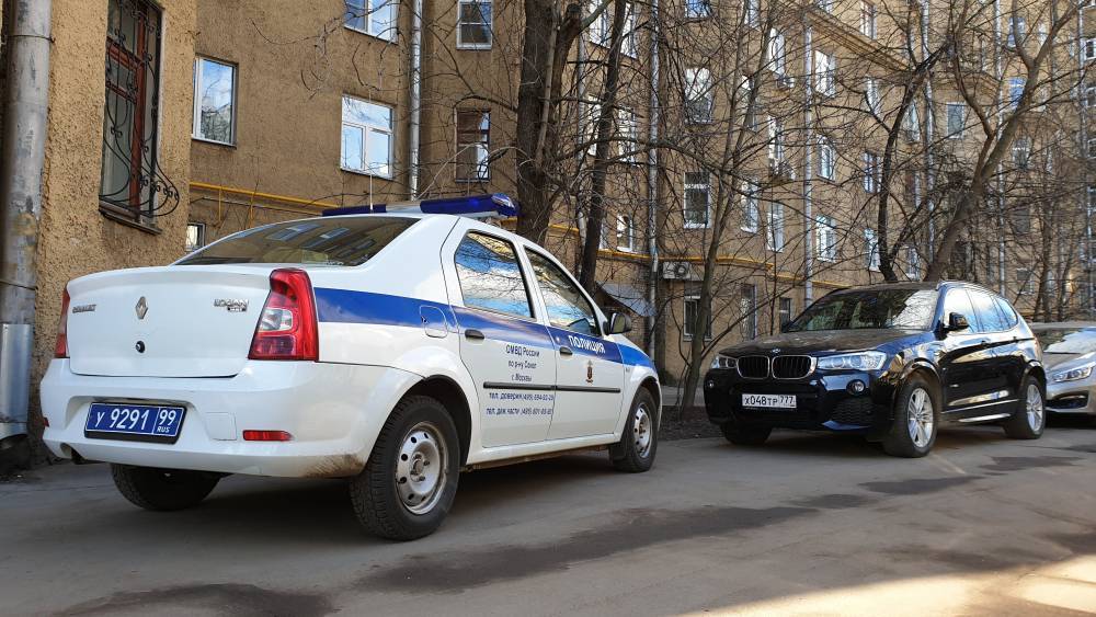 Появилось видео обстановки возле дома в Москве, где произошло тройное убийство