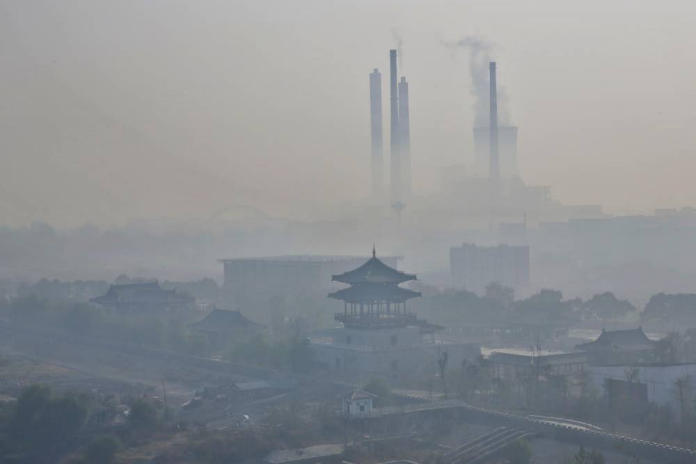 Дракон возвращается: спутники зафиксировали появление облака химикатов над Китаем