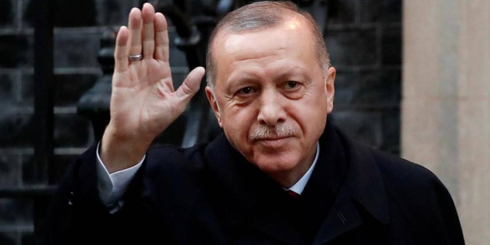 Эрдогану не верят, но готовы сделать его султаном