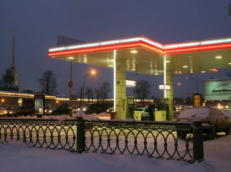 Почему бензин в России не дешевеет вслед за нефтью?