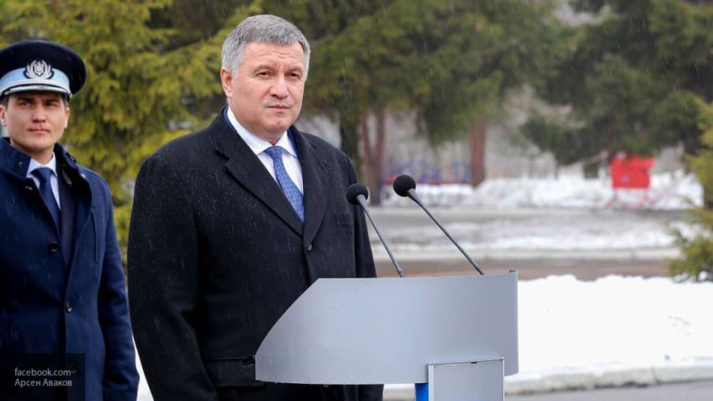 Министр внутренних дел Украины призвал ввести "тотальный" карантин из-за коронавируса