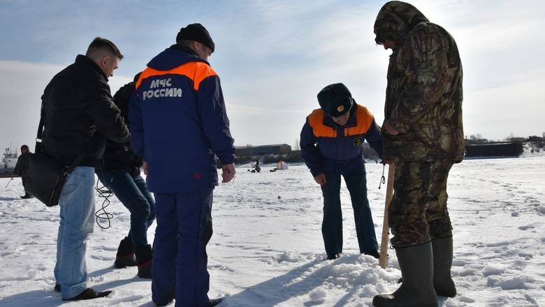 Тюменские спасатели проверили опасные места на водоемах