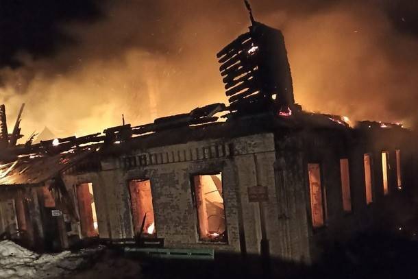 В прилузском селе сгорела администрация и библиотека