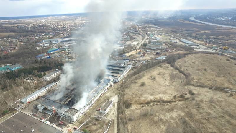 Крупный пожар на складе подмосковного алюминиевого завода локализовали