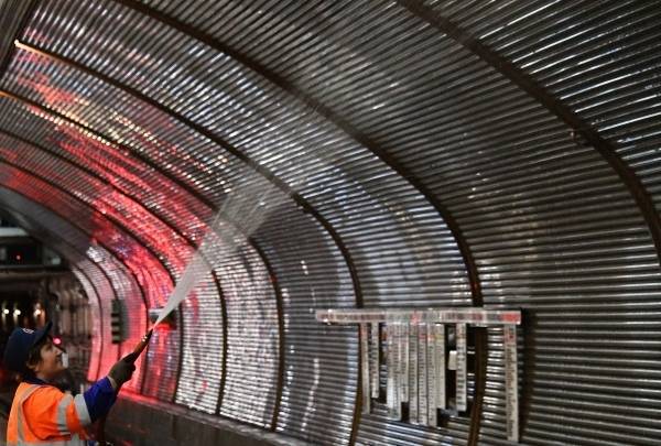 В московском метро начали дезинфицировать тоннели