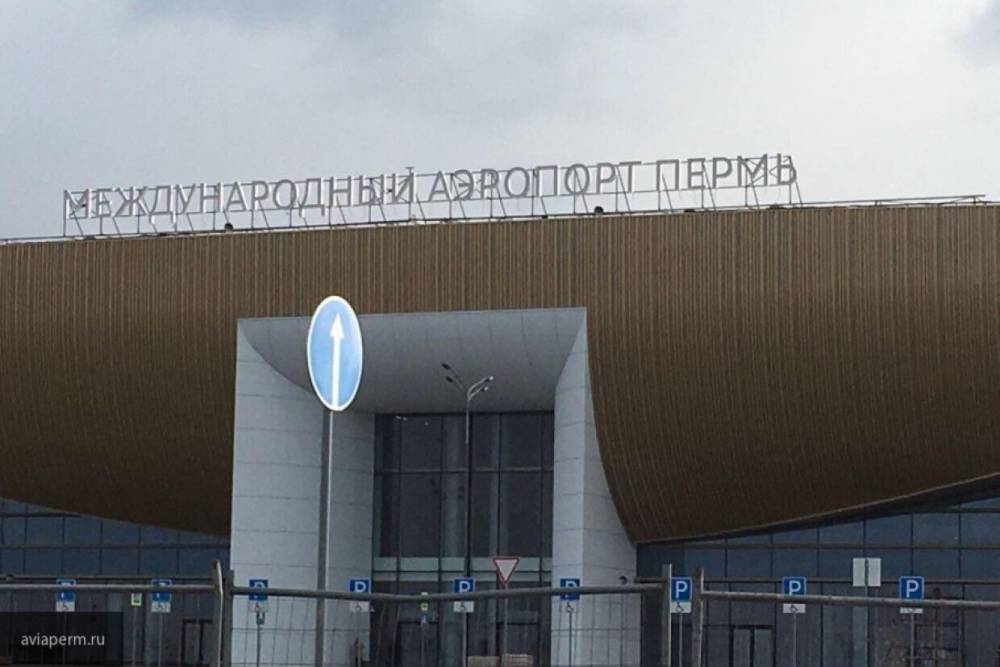 Эвакуация пассажиров самолета проходит в аэропорту Перми