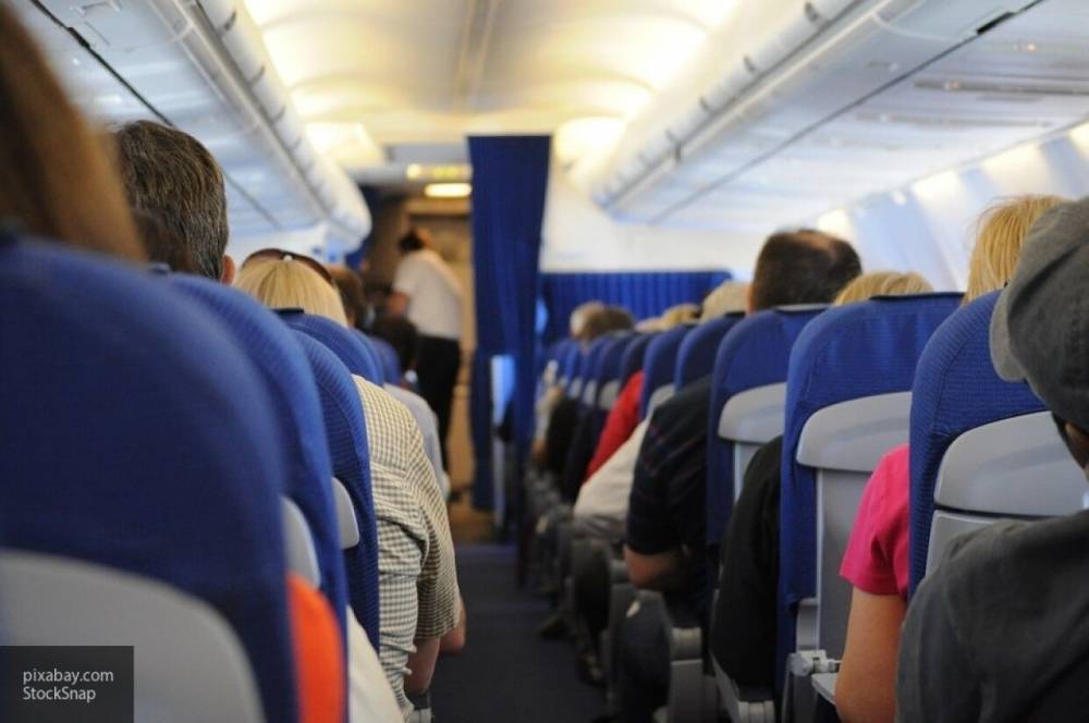 Пассажиры авиарейса Камрань-Чита усмирили дебошира при помощи скотча и кресла
