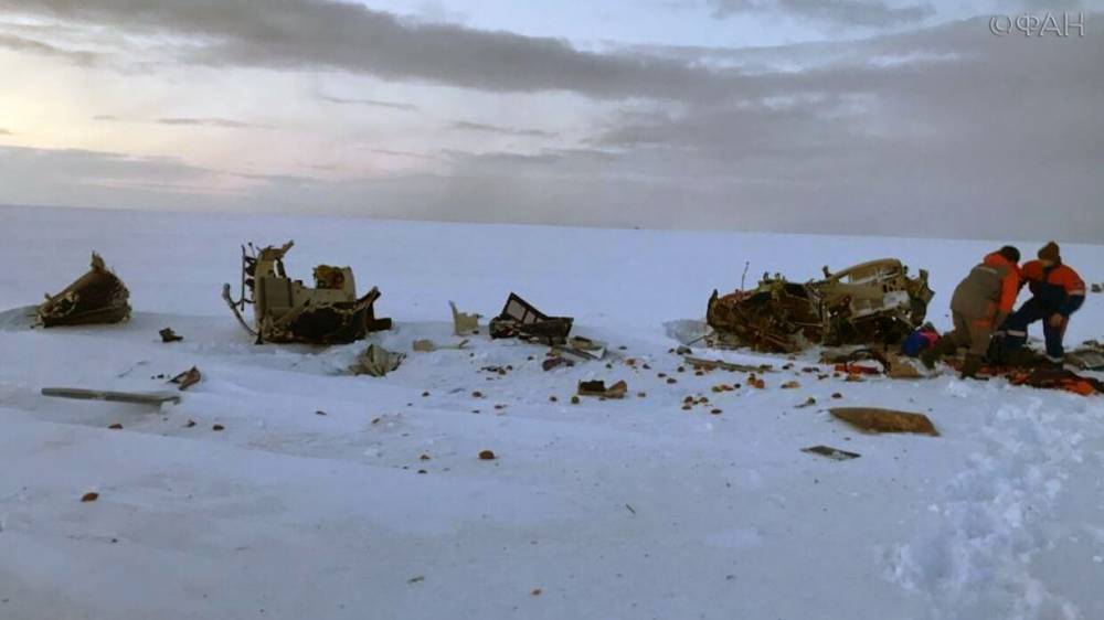 Появились первые фото с места крушения вертолета в Ненецком АО