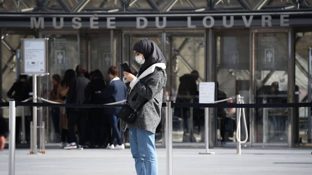 Медики подали в суд на премьер-министра и экс-главу Минздрава Франции из-за коронавируса