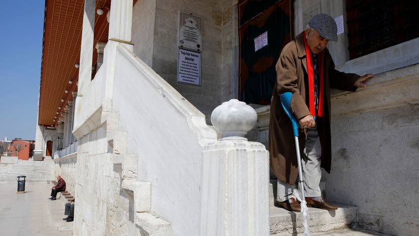 Власти Турции запретили выходить на улицу лицам старше 65 лет