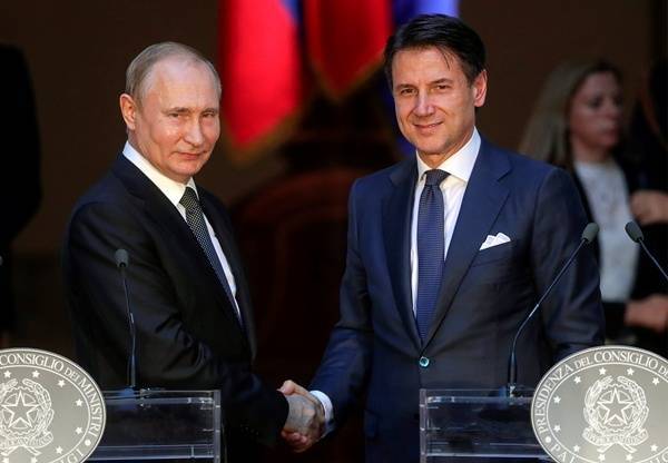 Путин пообещал помощь Италии в борьбе с коронавирусом