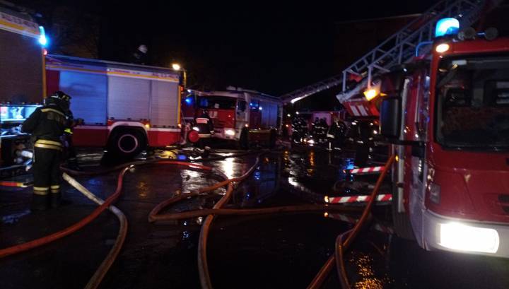 Пожар в складском помещении на Перовском шоссе в Москве потушен