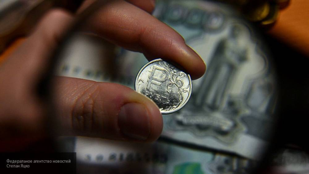 Эксперт Куплаис советует россиянам не скупать валюту