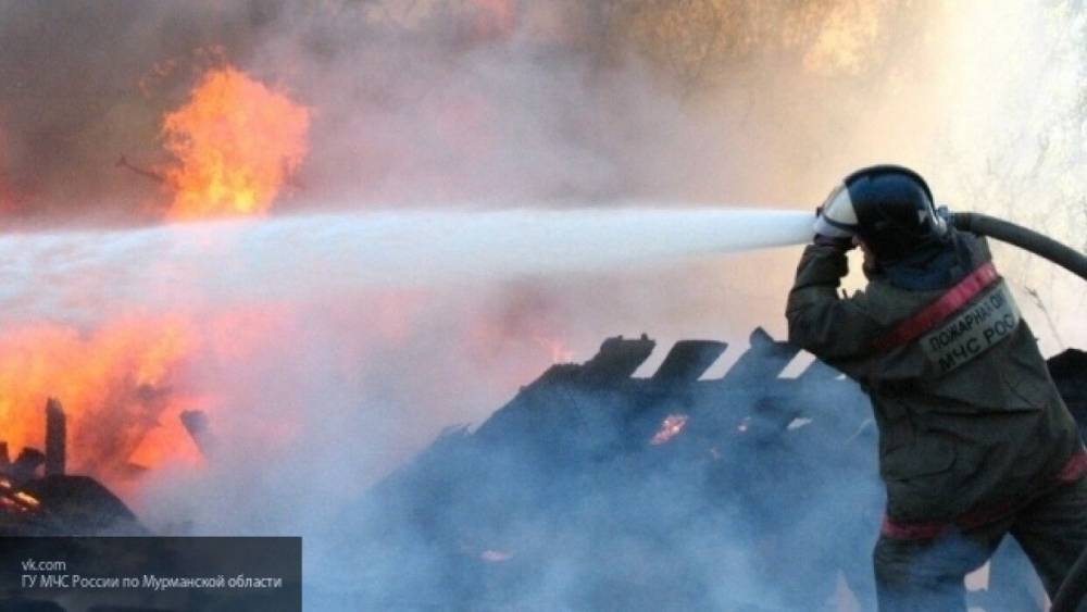 Два частных дома сгорели ночью в Барнауле