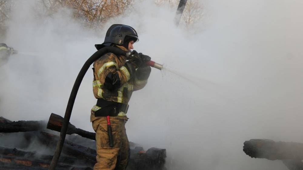 Пожарные в Оренбуржье спасли 25 человек из горящей многоэтажки