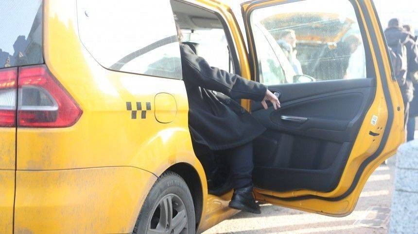 Еще одна #везименямразь: пьяная пассажирка напала на таксиста в Тюмени — видео