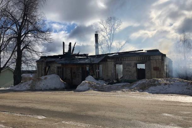 Названа предварительная причина пожара в администрации села в Прилузье