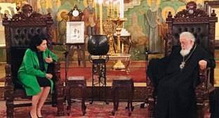 Введение ЧП в Грузии поставило церковь в затруднительное положение