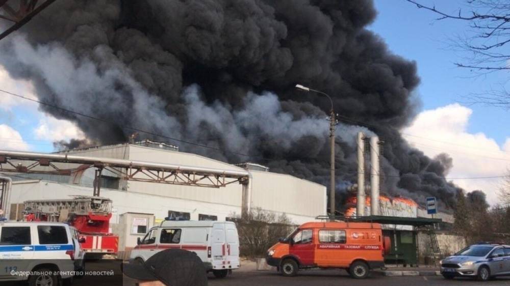 Последствия пожара на заводе в Дмитрове показали на видео