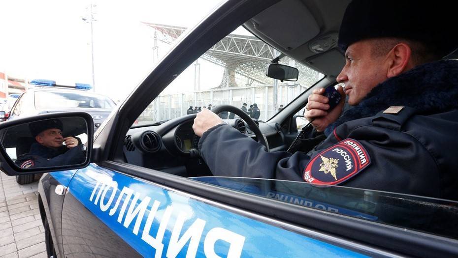 Пьяный мужчина протаранил ограждение на Красной площади в Москве