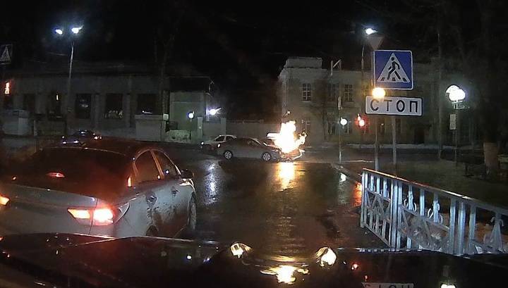 Огненное ДТП с такси в Томске попало на видео