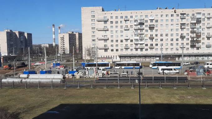 Автолюбитель собрал троллейбусную пробку на проспекте Ветеранов