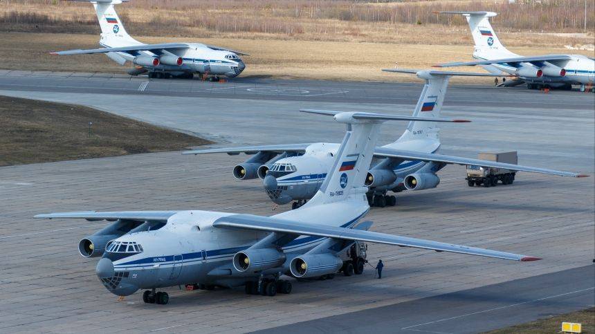 Два самолета ВКС РФ вылетели в Италию для оказания помощи в борьбе с коронавирусом