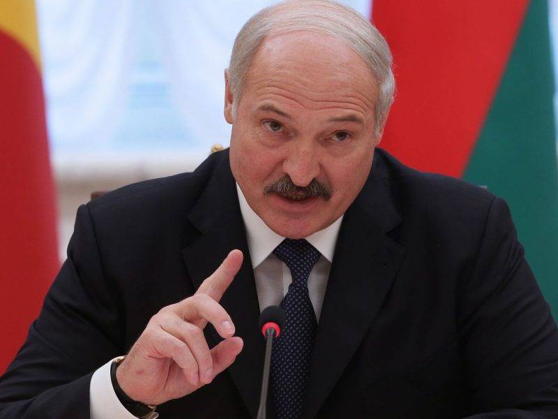 «Ходят туда-сюда»: Лукашенко запретил белорусам возвращаться на родину из-за границы