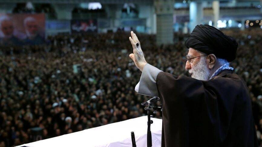 Хаменеи отреагировал на предложение США помочь Ирану в борьбе с коронавирусом
