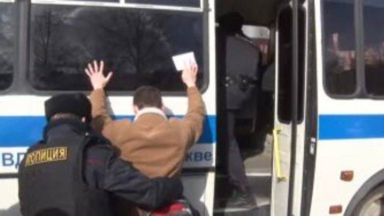 В Москве задержали четырех человек во время одиночных пикетов у здания МВД в Москве