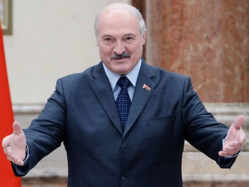 "Пускай там и сидят": Лукашенко отказался забирать из-за границы безответственных сограждан