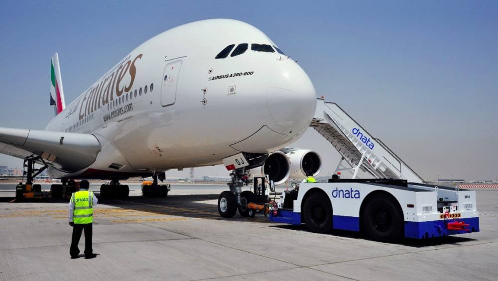 Авиакомпания Emirates приостановила все рейсы из-за коронавируса