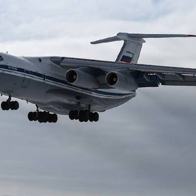 Третий российский военный самолет с медиками и оборудованием вылетел сегодня в Италию
