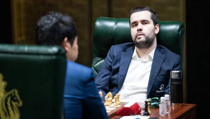 Шахматист Непомнящий выбился в лидеры турнира претендентов