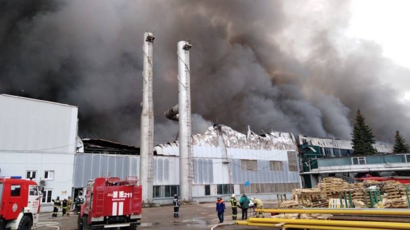 Крупный пожар на подмосковном складе алюминиевого завода полностью ликвидировали