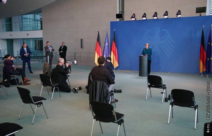 Меркель ушла на домашний карантин из-за контакта с заболевшим врачом