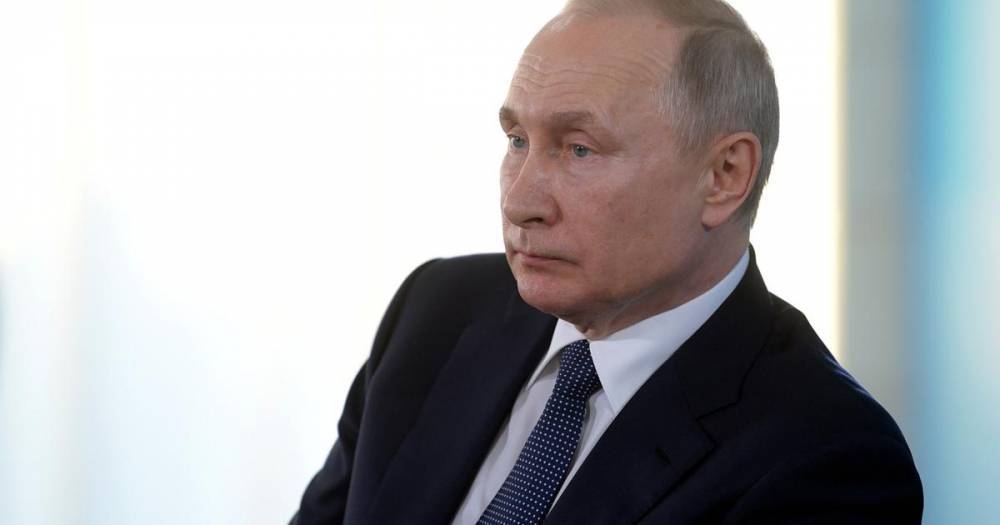 Кремль не рассматривает переход Путина на удаленную работу из-за COVID