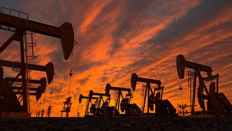 Цены на нефть рухнули при открытии торгов на 8%