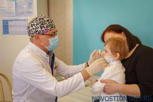 Пластические хирурги провели операцию девочке, которая родилась с опухолью на лице