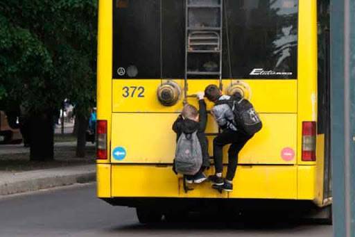 Мэрия Москвы отменила льготный проезд для школьников из-за коронавируса